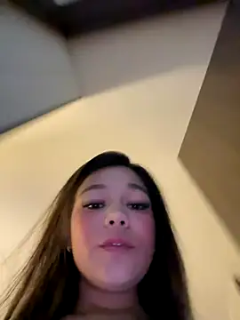 Snapshot of Alyshanon18 chatting on 8, 1, 2026 Alyshanon18 online show from 8, 1, 2026