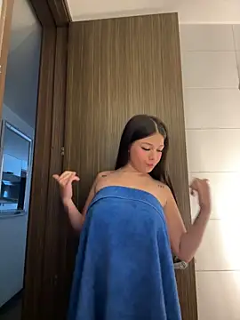 Snapshot of Alyshanon18 chatting on 7, 3, 2026 Alyshanon18 online show from 7, 3, 2026