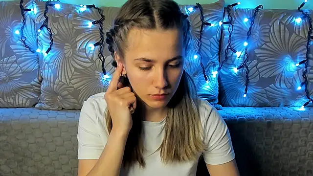 MaggieCake online show from 4, 12, 2025