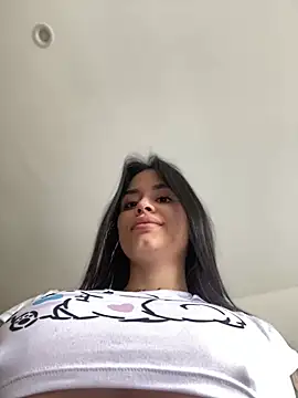 Snapshot of LaraHenao chatting on 23, 1, 2025 LaraHenao online show from 23, 1, 2025