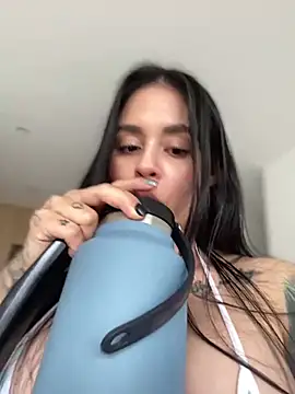 Snapshot of LaraHenao chatting on 30, 1, 2025 LaraHenao online show from 30, 1, 2025