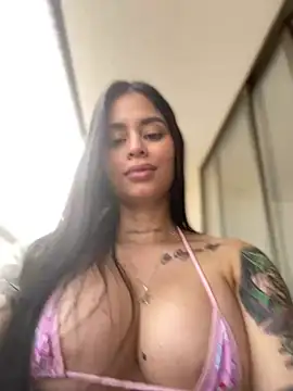 Snapshot of LaraHenao chatting on 10, 2, 2025 LaraHenao online show from 10, 2, 2025