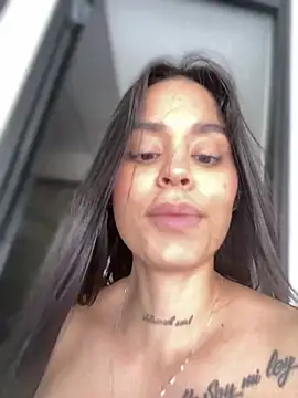 Snapshot of LaraHenao chatting on 12, 2, 2025 LaraHenao online show from 12, 2, 2025