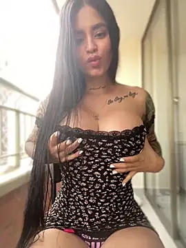 Snapshot of LaraHenao chatting on 17, 2, 2025 LaraHenao online show from 17, 2, 2025