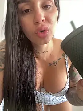 Snapshot of LaraHenao chatting on 22, 3, 2025 LaraHenao online show from 22, 3, 2025