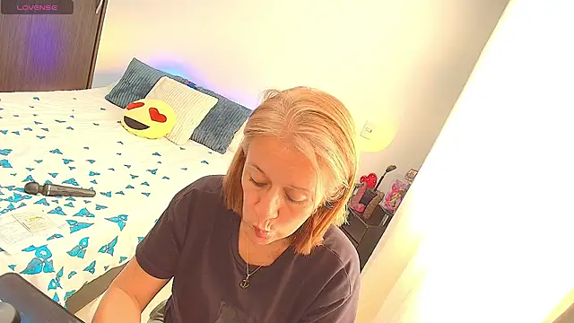 Snapshot of Naty_Stone chatting on 8, 9, 2025 Naty Stone online show from 8, 9, 2025