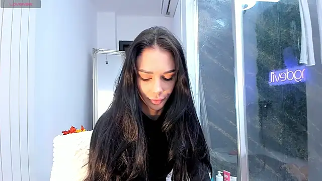 Snapshot of realhotfallingdevil chatting on 9, 10, 2025 realhotfallingdevil online show from 9, 10, 2025