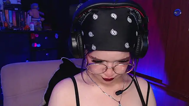 Snapshot of Raventh_ chatting on 11, 10, 2025 Raventh online show from 11, 10, 2025