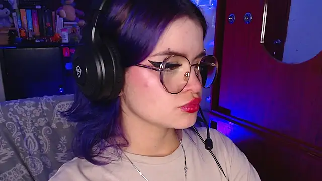 Snapshot of Raventh_ chatting on 11, 10, 2025 Raventh online show from 11, 10, 2025