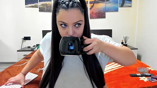 Snapshot of adelline chatting on 8, 1, 2025 adelline online show from 8, 1, 2025