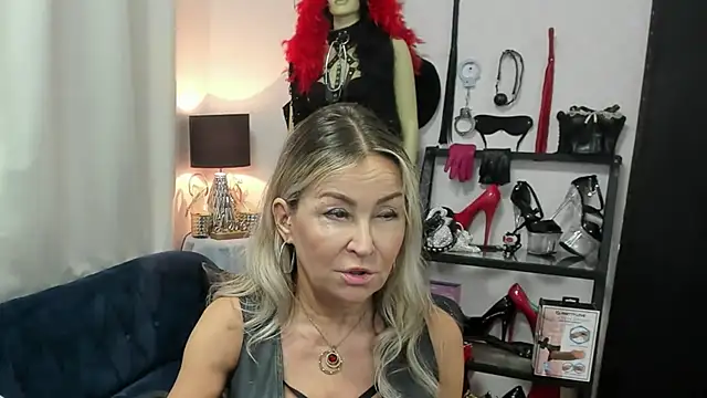 Snapshot of crystaLUX chatting on 26, 6, 2026 crystaLUX online show from 26, 6, 2026