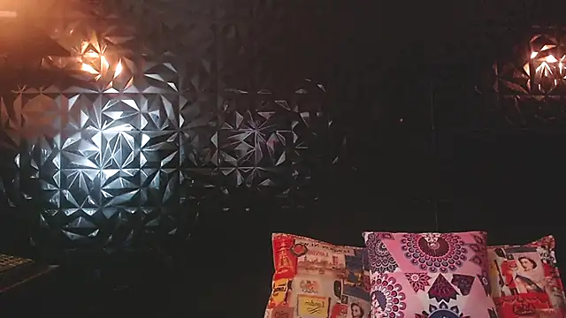 PINK  LOLA1 online show from 5, 12, 2025