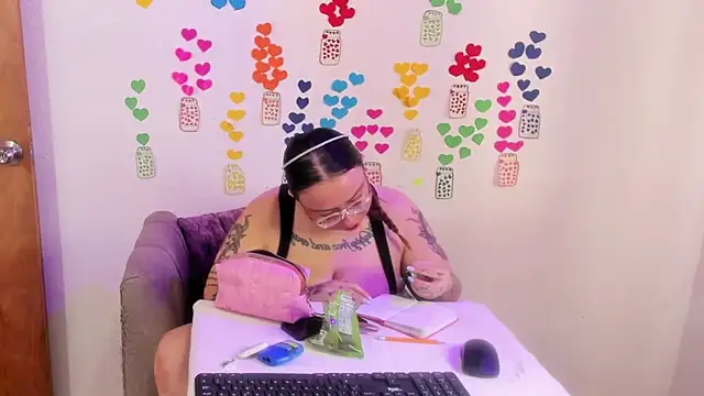 MiaYMolly online show from 27, 6, 2026