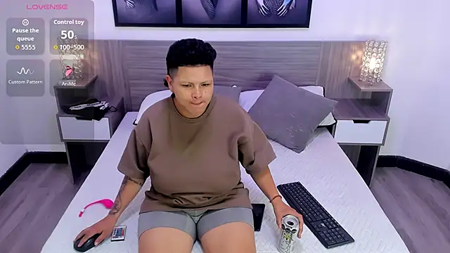 MiaYMolly online show from 5, 7, 2026