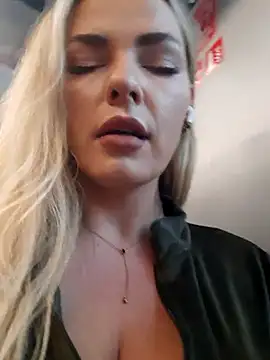 Snapshot of Dirtyfeelin chatting on 2, 11, 2025 Dirtyfeelin online show from 2, 11, 2025