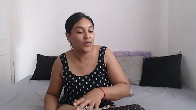 Indianbloom- online show from 1, 1, 2025