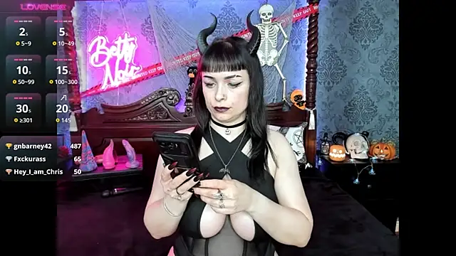 BettyNoir online show from 21, 10, 2025