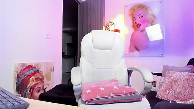 Snapshot of KimberlySaen chatting on 15, 12, 2024 KimberlySaen online show from 15, 12, 2024