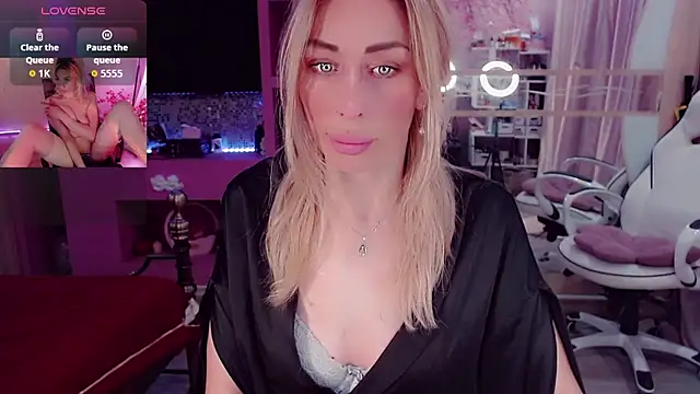 AnnieGOld  online show from 11, 10, 2025