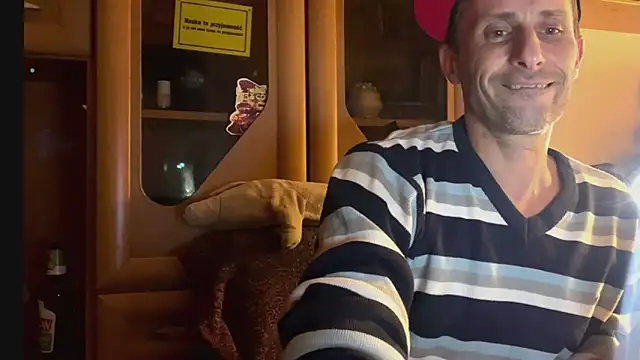 Snapshot of FireFox_Feel chatting on 7, 11, 2025 FireFox Feel online show from 7, 11, 2025