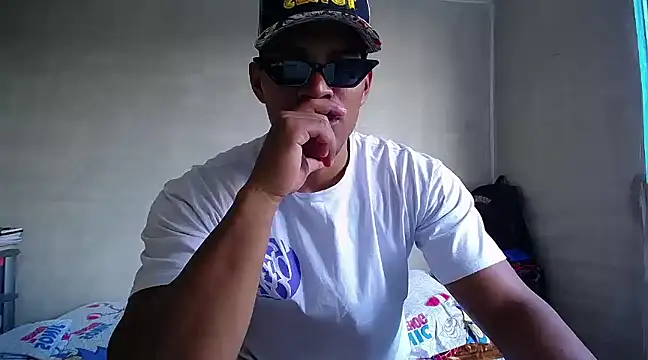 Snapshot of teddyfit19cm chatting on 5, 3, 2025 teddyfit19cm online show from 5, 3, 2025