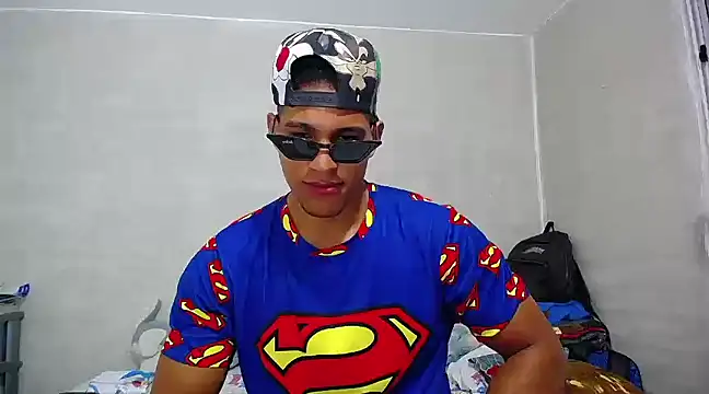 Snapshot of teddyfit19cm chatting on 8, 3, 2025 teddyfit19cm online show from 8, 3, 2025