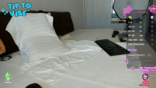 Smallnipples online show from 25, 4, 2026