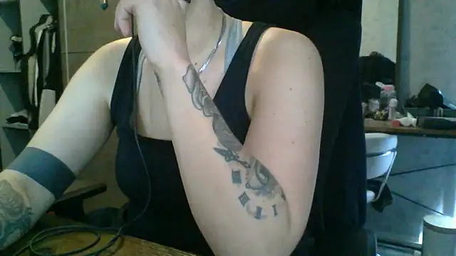 Snapshot of geilmeisje98 chatting on 2, 10, 2025 geilmeisje98 online show from 2, 10, 2025