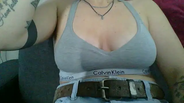 Snapshot of geilmeisje98 chatting on 18, 10, 2025 geilmeisje98 online show from 18, 10, 2025