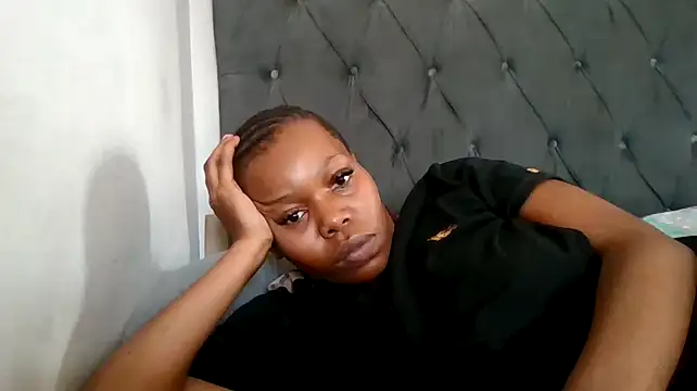 Snapshot of cherryontopy chatting on 27, 2, 2025 cherryontopy online show from 27, 2, 2025