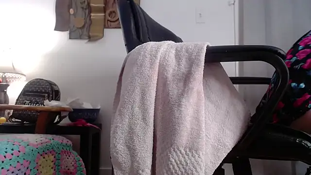 Candy-apple online show from 24, 1, 2025