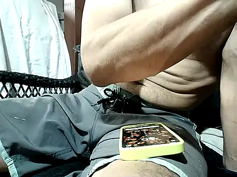 Snapshot of HungHawaiian808@xh chatting on 5, 11, 2025 HungHawaiian808xh online show from 5, 11, 2025