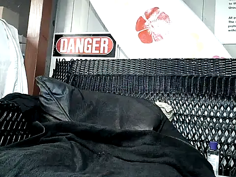 Snapshot of HungHawaiian808@xh chatting on 16, 11, 2025 HungHawaiian808xh online show from 16, 11, 2025