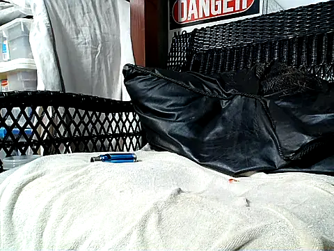 Snapshot of HungHawaiian808@xh chatting on 18, 12, 2025 HungHawaiian808xh online show from 18, 12, 2025