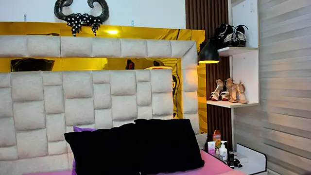 bigass monic online show from 19, 3, 2025