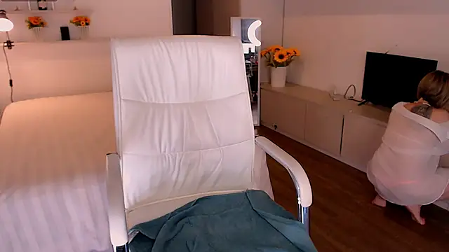 Tilly Eliot online show from 4, 12, 2025