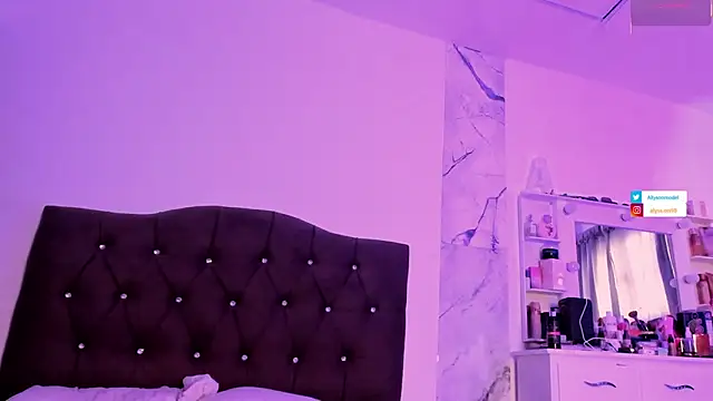 alysson 18 online show from 30, 7, 2026