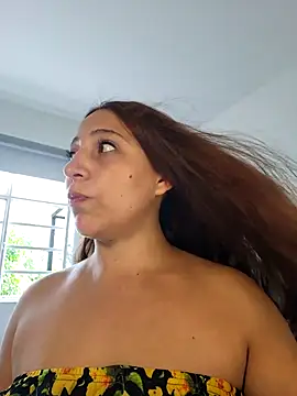 Snapshot of VickyHoult chatting on 1, 3, 2025 VickyHoult online show from 1, 3, 2025