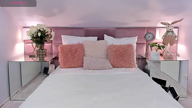 MiaMuse online show from 28, 4, 2026