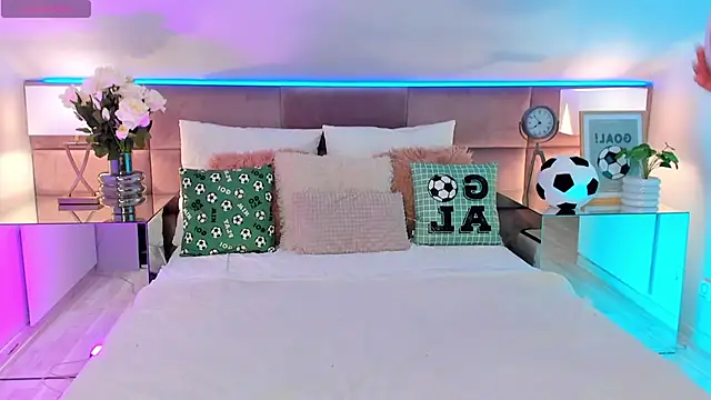 MiaMuse online show from 20, 6, 2026