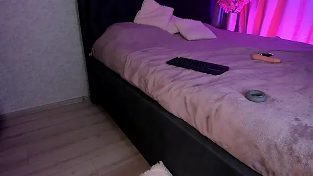 Kitty Ricky online show from 7, 10, 2025