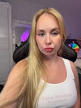 Snapshot of Kitty_Ricky chatting on 11, 4, 2026 Kitty Ricky online show from 11, 4, 2026