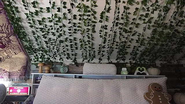 -khayaparker online show from 12, 3, 2025