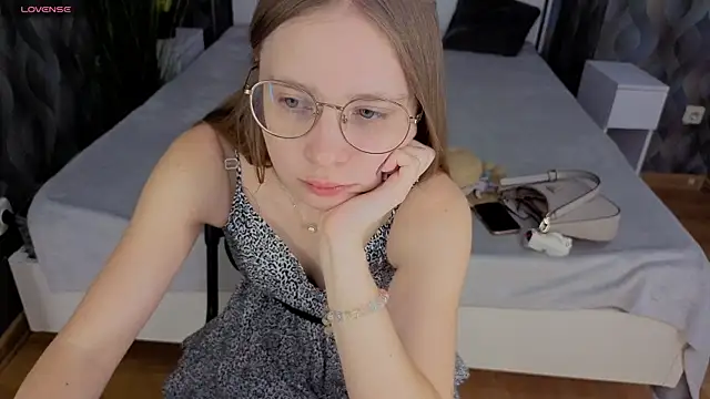 CharmedDoll online show from 4, 8, 2026