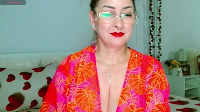 Snapshot of Tyana40 chatting on 5, 8, 2026 Tyana40 online show from 5, 8, 2026