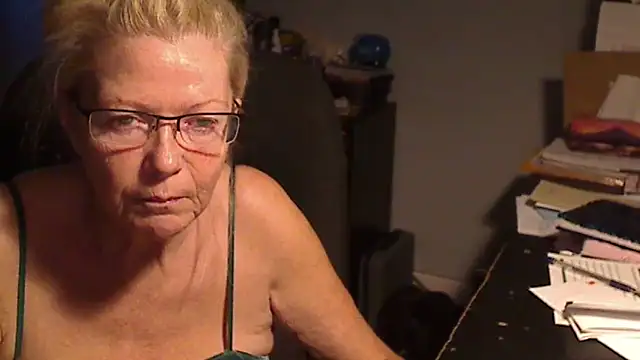 Snapshot of XTRAHORNYONE chatting on 1, 3, 2025 XTRAHORNYONE online show from 1, 3, 2025