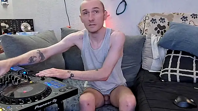 Snapshot of pyrowuff chatting on 26, 2, 2026 pyrowuff online show from 26, 2, 2026