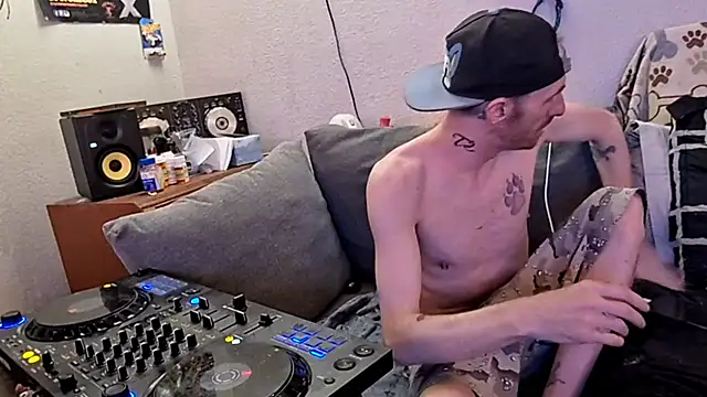 Snapshot of pyrowuff chatting on 14, 3, 2026 pyrowuff online show from 14, 3, 2026