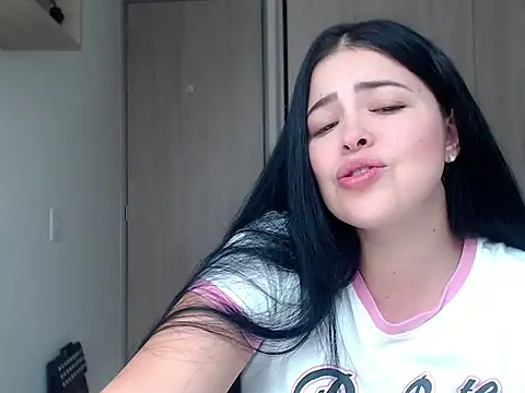 Snapshot of Aleska__Bell chatting on 8, 9, 2025 Aleska  Bell online show from 8, 9, 2025