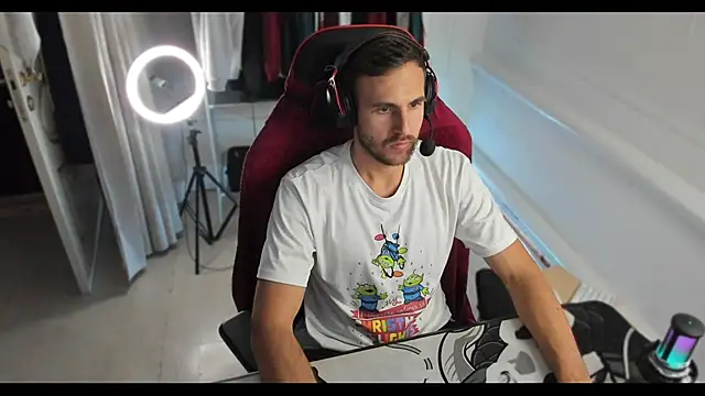 Snapshot of Raamoss chatting on 16, 9, 2025 Raamoss online show from 16, 9, 2025